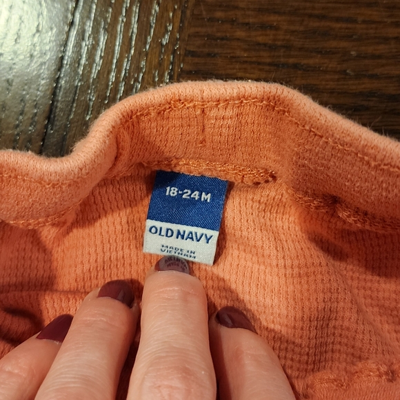 Old navy shorts 18 -24m - Picture 2 of 3